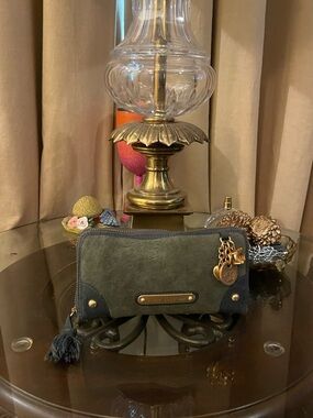 Juicy Couture please check all picture of condition